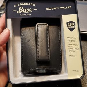 GH Bass & Co mens wallet